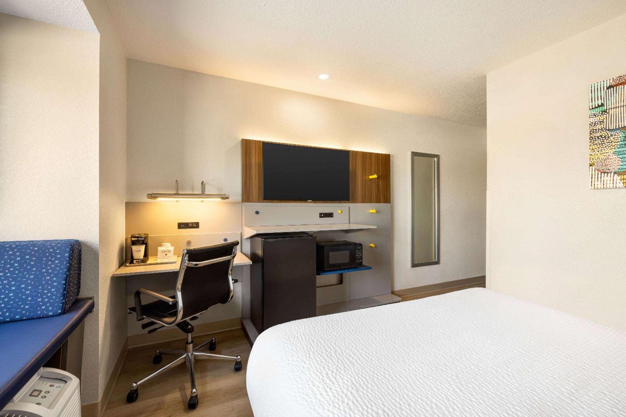 Microtel Inn & Suites By Wyndham New Ulm Exterior photo