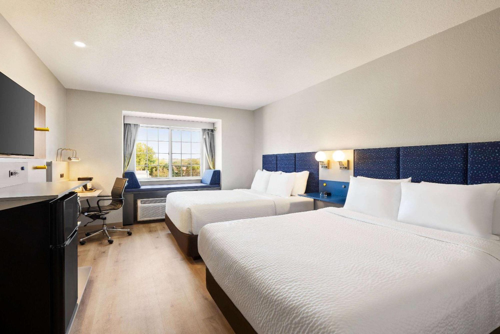 Microtel Inn & Suites By Wyndham New Ulm Exterior photo